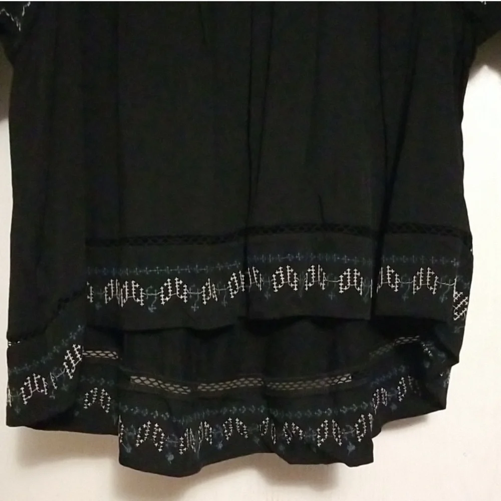 Knox Rose Black Top w/Floral Embroidery - Picture 3 of 7